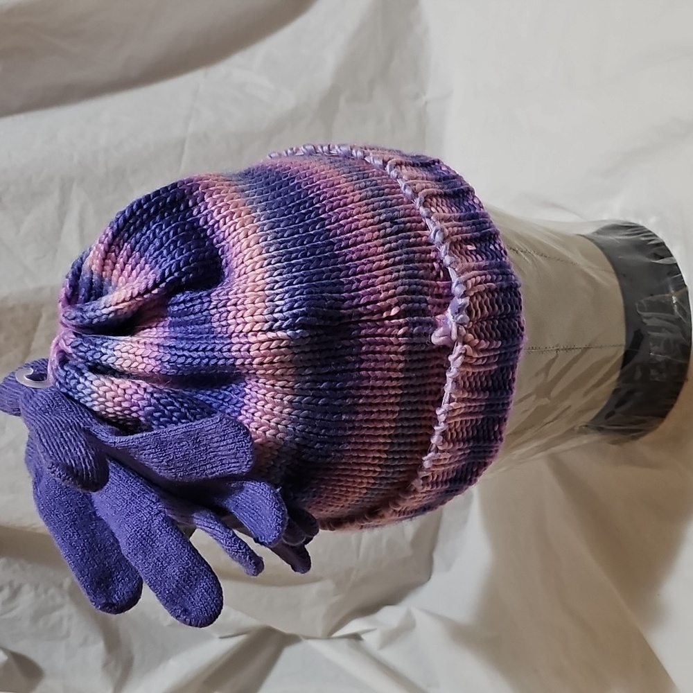 extremely ME! Girls Beanie Hat and Gloves Set OSFM New - Picture 3 of 13